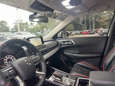 Used 2024 Mitsubishi Outlander FWD image 29