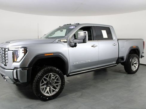 Used 2025 GMC Sierra 2500 Denali w/ Denali Reserve Package image 10
