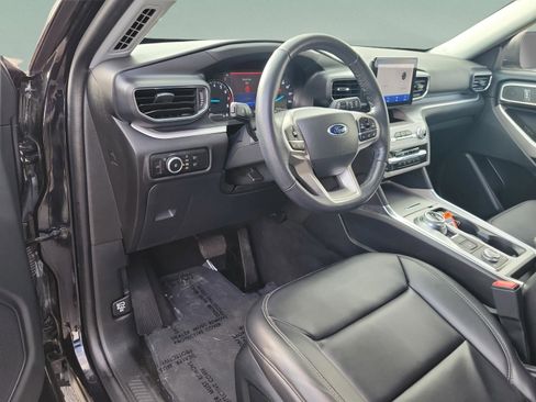 Used 2023 Ford Explorer XLT w/ Equipment Group 202A image 19