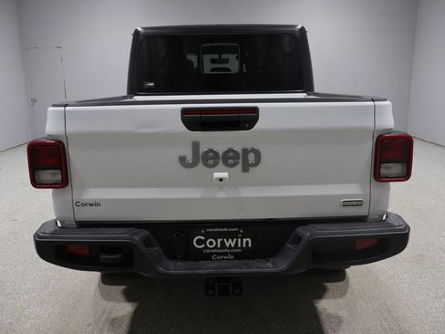 Used 2021 Jeep Gladiator Overland AWD/4WD image 3