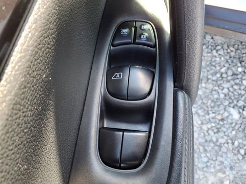 Used 2019 Nissan Rogue S image 15