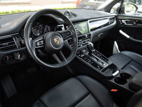 Certified 2023 Porsche Macan AWD/4WD image 4