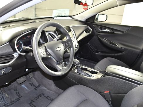 Used 2024 Chevrolet Malibu LT FWD image 2