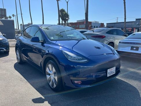 Used 2023 Tesla Model Y Long Range AWD/4WD image 3