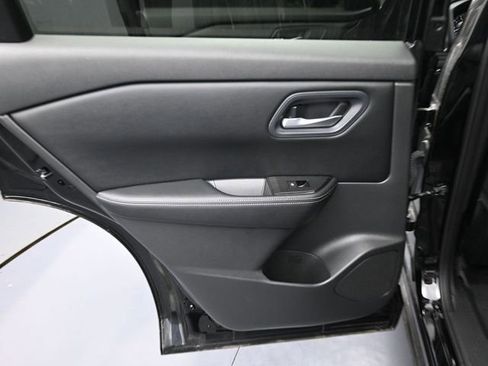 Used 2024 Nissan Rogue SV image 24