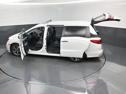 Used 2021 Honda Odyssey Touring image 17