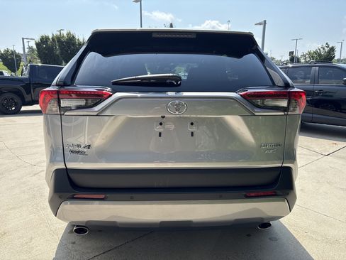 Used 2022 Toyota RAV4 Limited AWD/4WD image 8