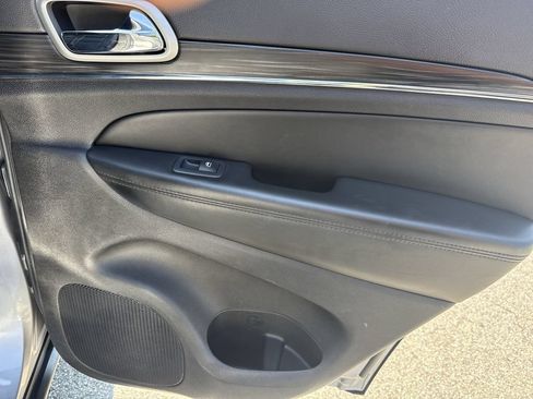 Used 2021 Jeep Grand Cherokee Limited RWD image 16