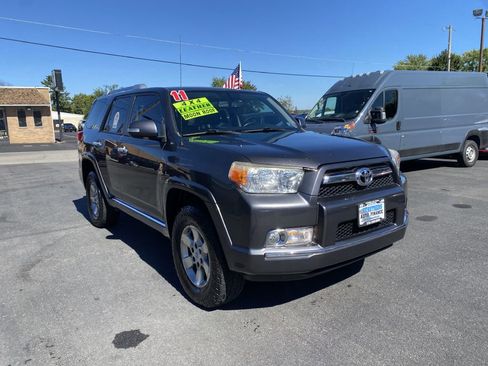 Used 2011 Toyota 4Runner SR5 image 3
