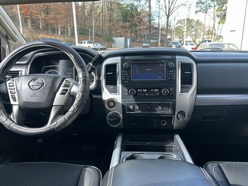 Used 2017 Nissan Titan PRO-4X image 12