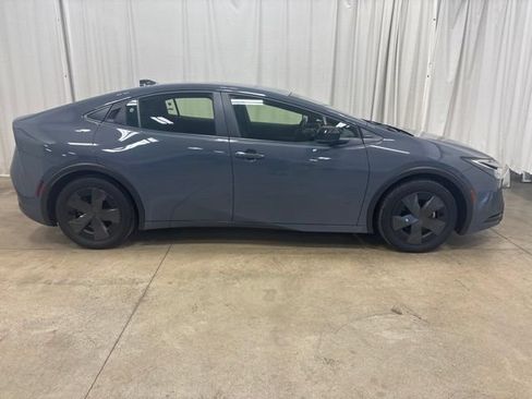 Used 2025 Toyota Prius LE FWD image 2