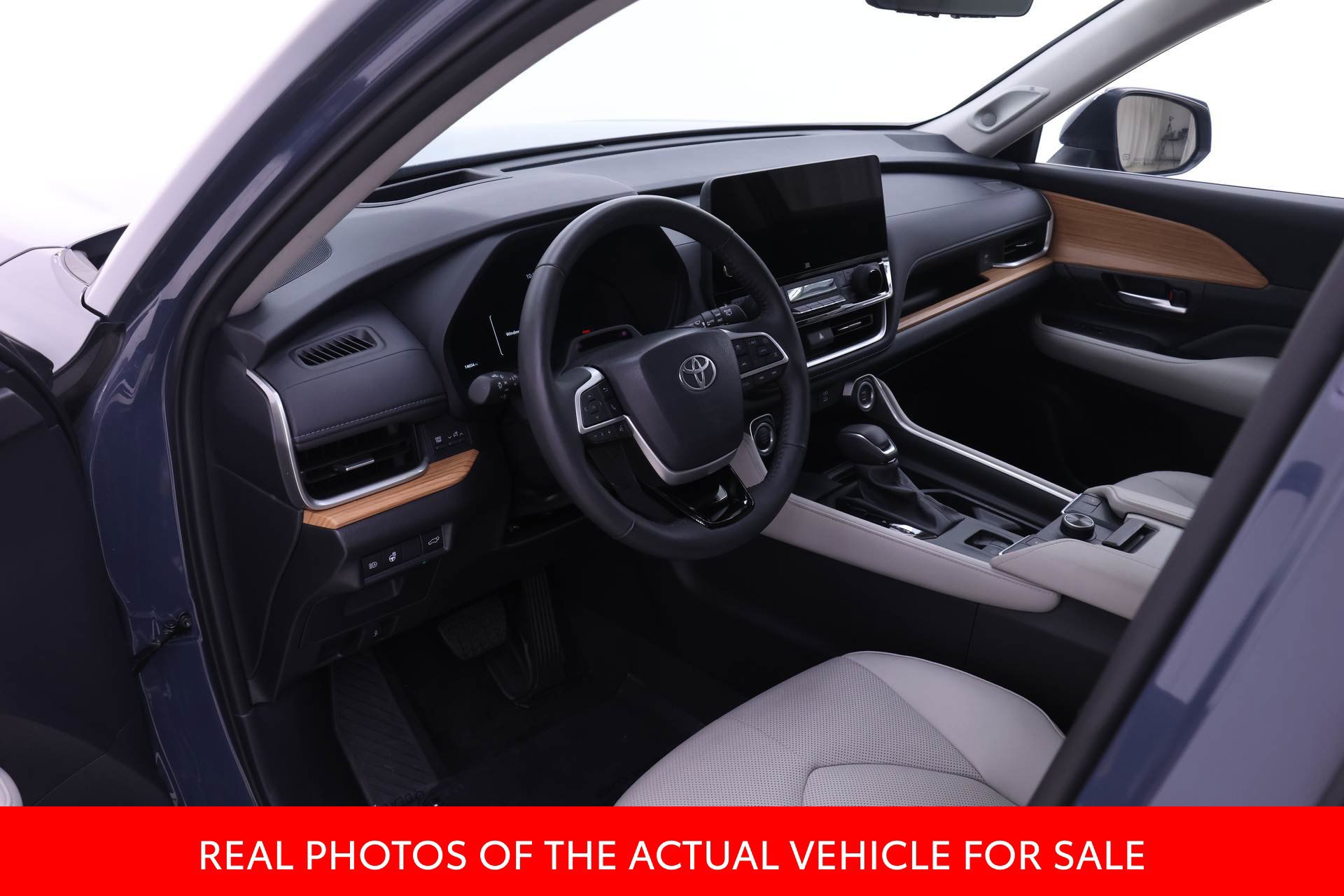 Used 2024 Toyota Grand Highlander AWD image 3