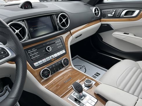 Used 2019 Mercedes-Benz SL 550 image 26
