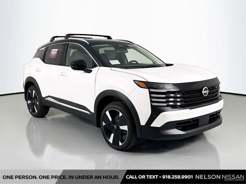 New 2026 Nissan Kicks SR w/ SR Premium Package FWD image 3