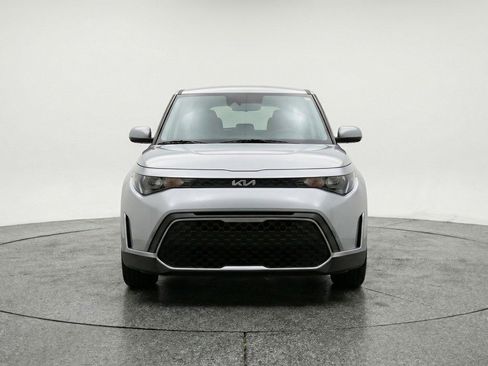 Used 2025 Kia Soul LX w/ LX Technology Package FWD image 2