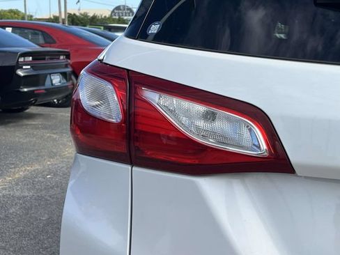 Used 2018 Chevrolet Equinox Premier FWD image 10