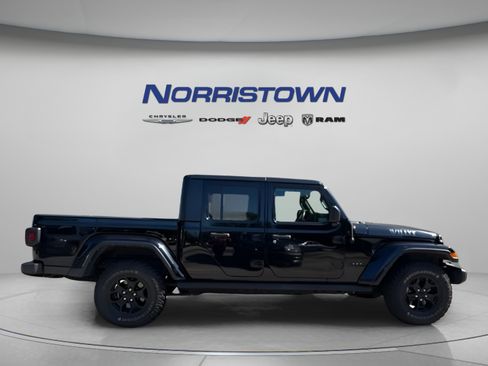 Used 2021 Jeep Gladiator Sport AWD/4WD image 7