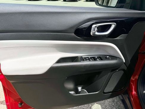 Certified 2025 Jeep Compass Limited AWD/4WD image 17