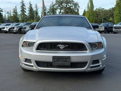 Used 2013 Ford Mustang Convertible RWD image 9