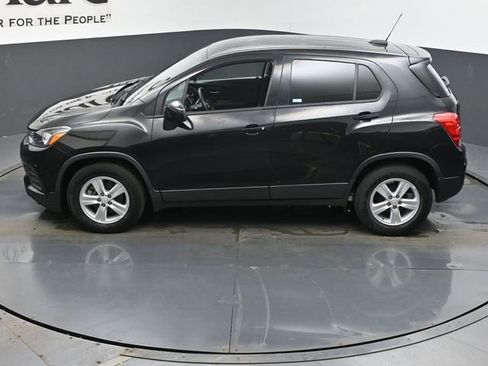 Used 2021 Chevrolet Trax LS w/ Tint and Cruise Package image 42