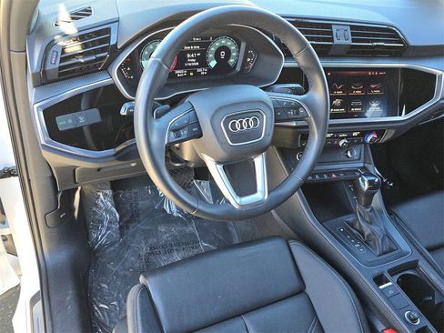 Used 2022 Audi Q3 2.0T Premium Plus w/ Premium Plus Package image 16