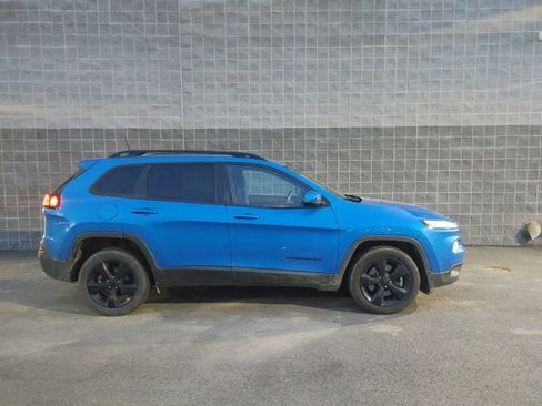 Used 2018 Jeep Cherokee Latitude w/ Altitude Package image 2