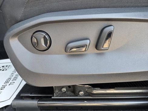 Used 2022 Volkswagen Tiguan SE R-Line FWD image 23