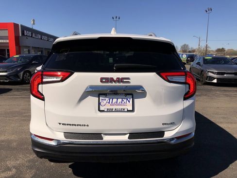 Used 2022 GMC Terrain SLT image 11