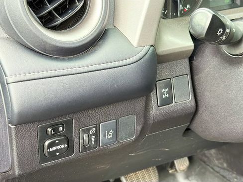 Used 2017 Toyota RAV4 XLE w/ Plus Extra Value Package AWD/4WD image 10