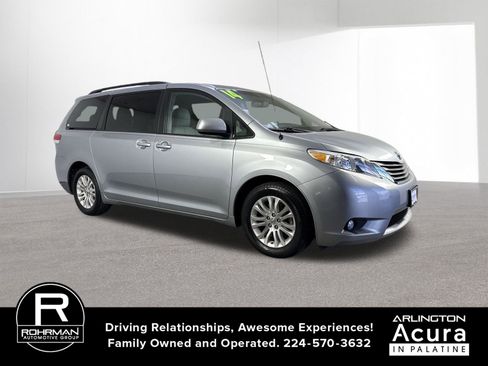 Used 2014 Toyota Sienna XLE FWD image 3