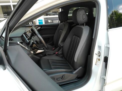 Used 2023 Audi Q4 e-tron Premium Plus w/ Premium Plus RWD image 6