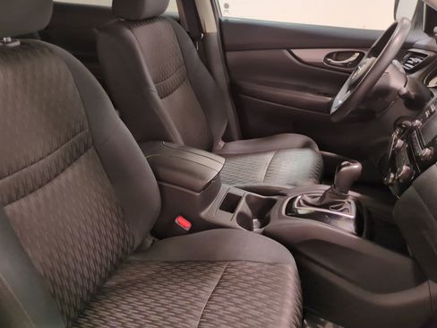 Used 2017 Nissan Rogue S w/ S Family Package image 10