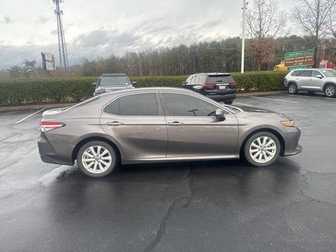 Used 2019 Toyota Camry LE image 5