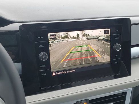 New 2026 Volkswagen Taos SE image 21