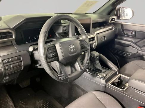 Used 2025 Toyota Tacoma SR5 AWD/4WD image 17