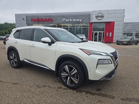 Used 2023 Nissan Rogue SL AWD/4WD image 1