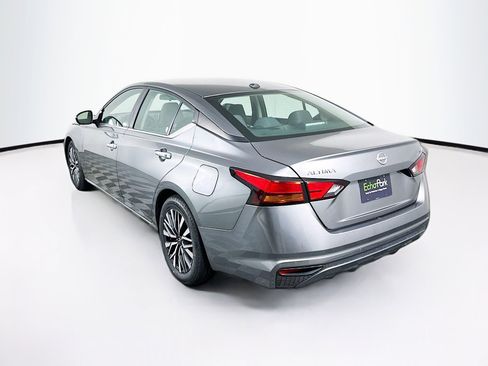 Used 2023 Nissan Altima 2.5 SV FWD image 5