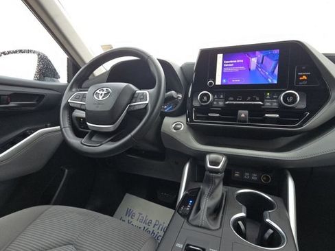 Used 2023 Toyota Highlander LE image 27