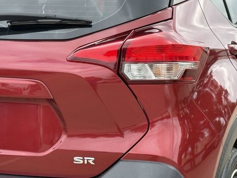 Used 2019 Nissan Kicks SR w/ SR Premium Package FWD image 7
