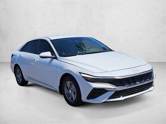 Certified 2025 Hyundai Elantra SE FWD video 3