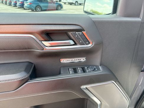 Used 2024 GMC Sierra 1500 Denali w/ Technology Package AWD/4WD image 15