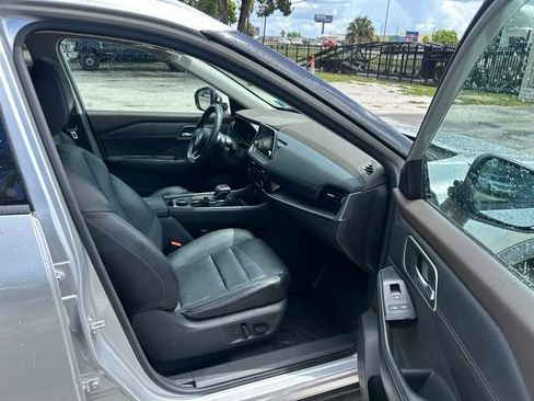 Used 2021 Nissan Rogue SL AWD/4WD image 9