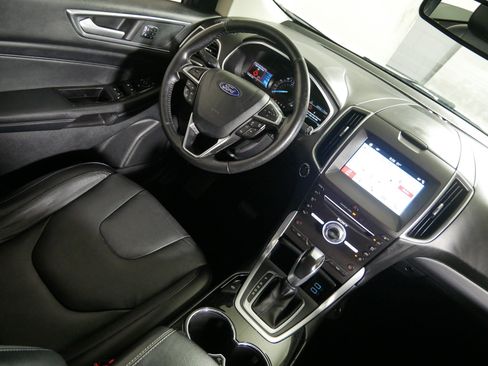 Used 2018 Ford Edge Titanium w/ Class II Trailer Tow Package AWD/4WD image 9