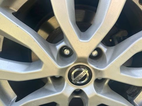 Used 2017 Nissan Rogue SV w/ SV Family Package FWD image 20