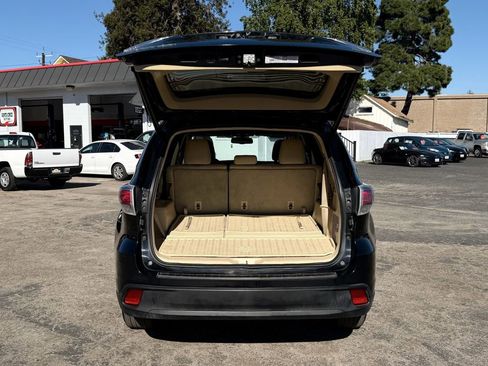 Used 2014 Toyota Highlander XLE image 10