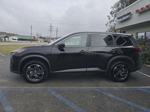 Used 2024 Nissan Rogue SV image 7