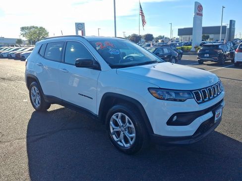 Used 2024 Jeep Compass Latitude AWD/4WD image 3