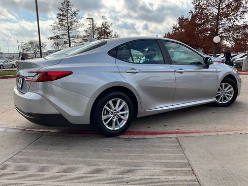Used 2025 Toyota Camry LE image 6