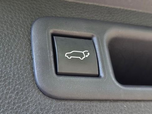 Used 2025 Toyota Highlander XLE AWD/4WD image 17