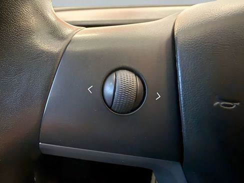 Used 2018 Tesla Model 3 Long Range image 17